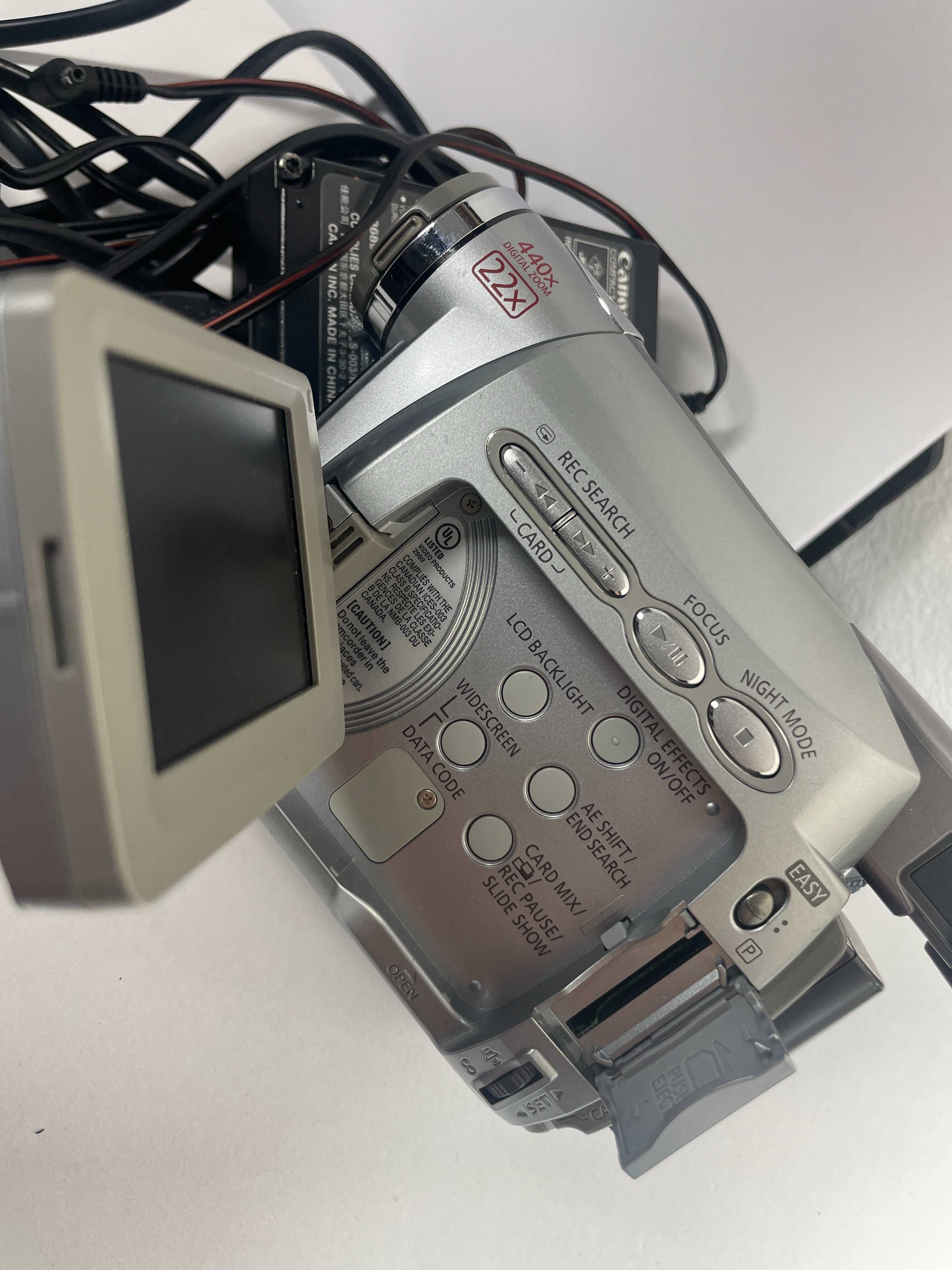 Camera Video vintage miniDV NTSC ZR300 440X digital 22X optic nu SONY