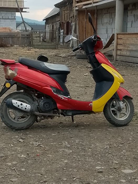 Vând scuter în 4 timpi