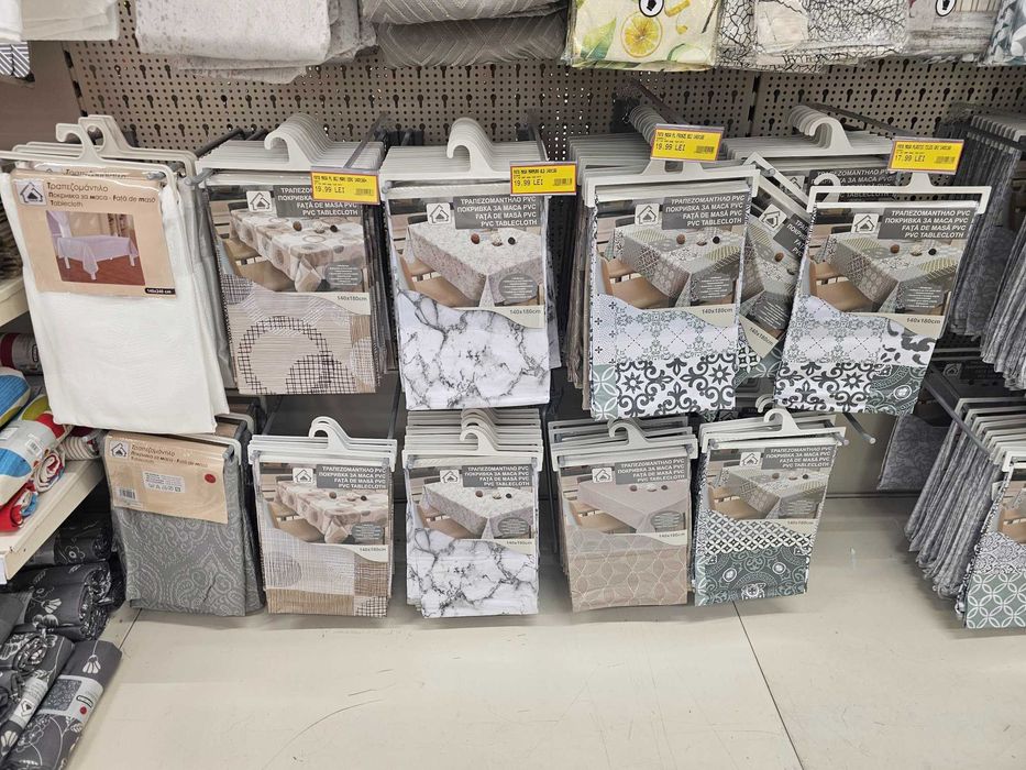 Fata de masa (musama)