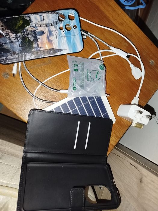 Vând cablu încărcare iPhone 14 si husa