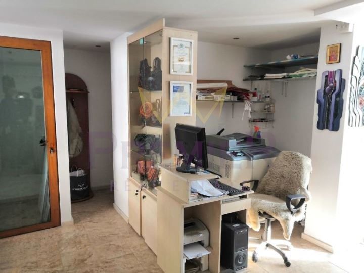 Дава се под наем Магазин в Варна, Бриз - 65 кв.м за 450 € - Снимка #1