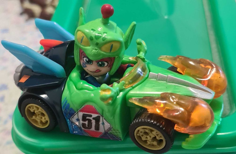 8 Masinute T-Racers dragute