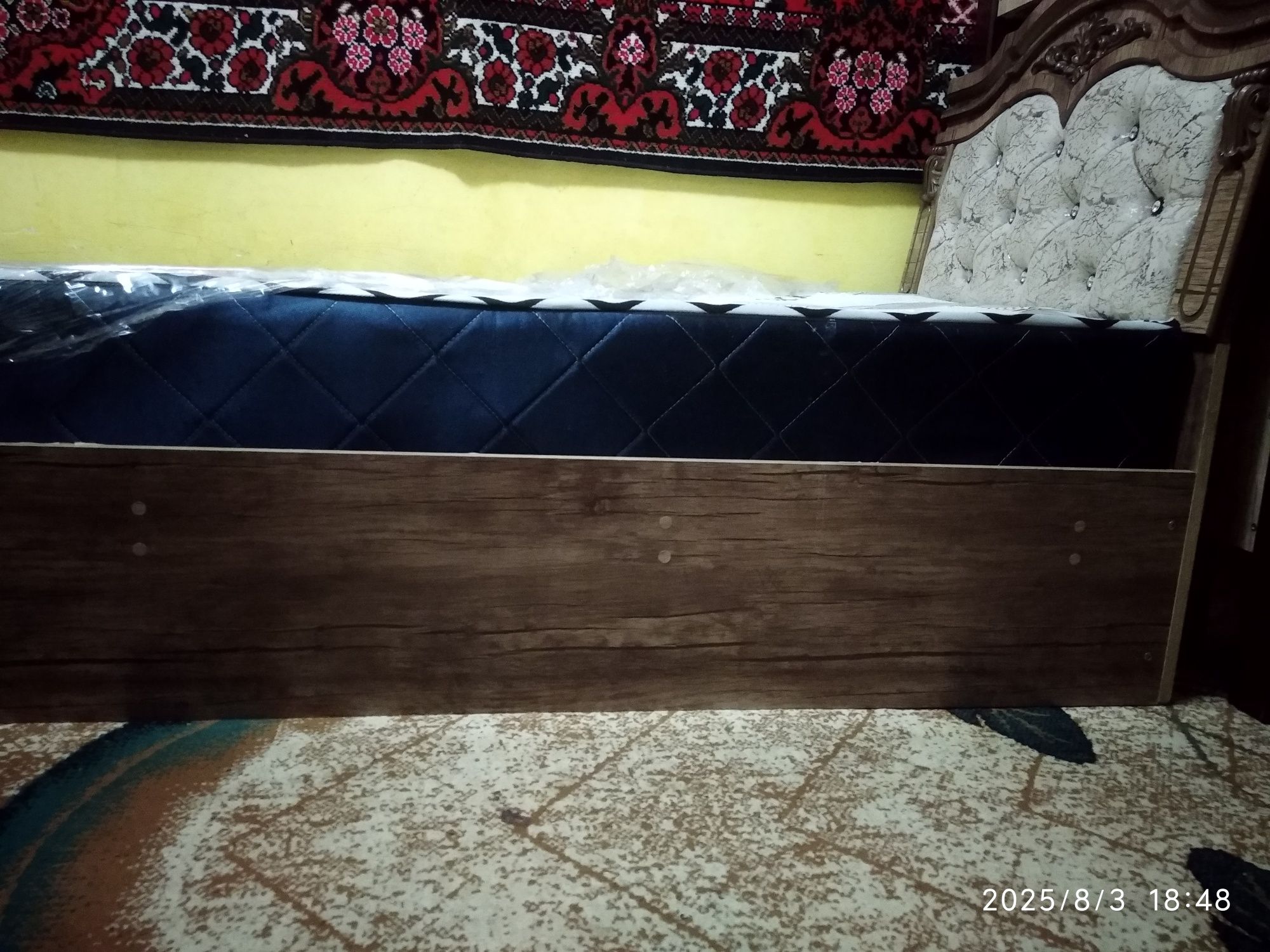 Односпальная кровать.
