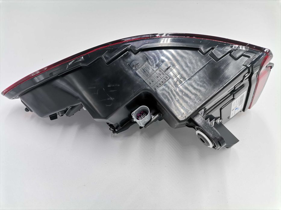 Нов 4N0945208L Audi S8 A8 4N D5 OLED Десен Стоп