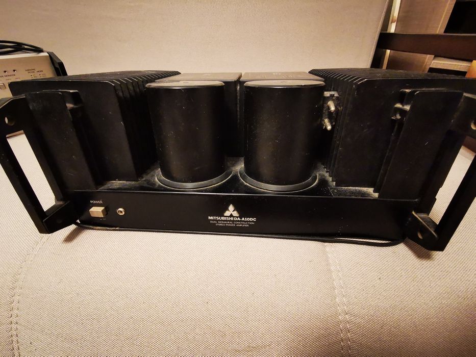 Amplificator și preamplificator Mitsubishi