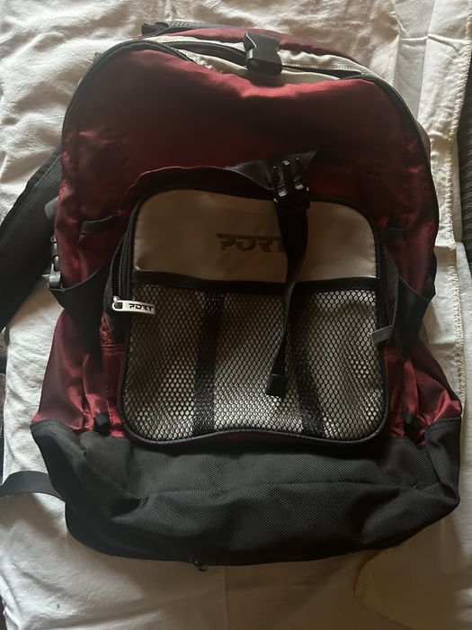 Раница с много отделения и джобове