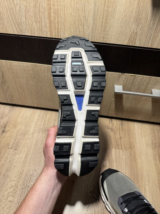 On cloud sneakers (42,5)