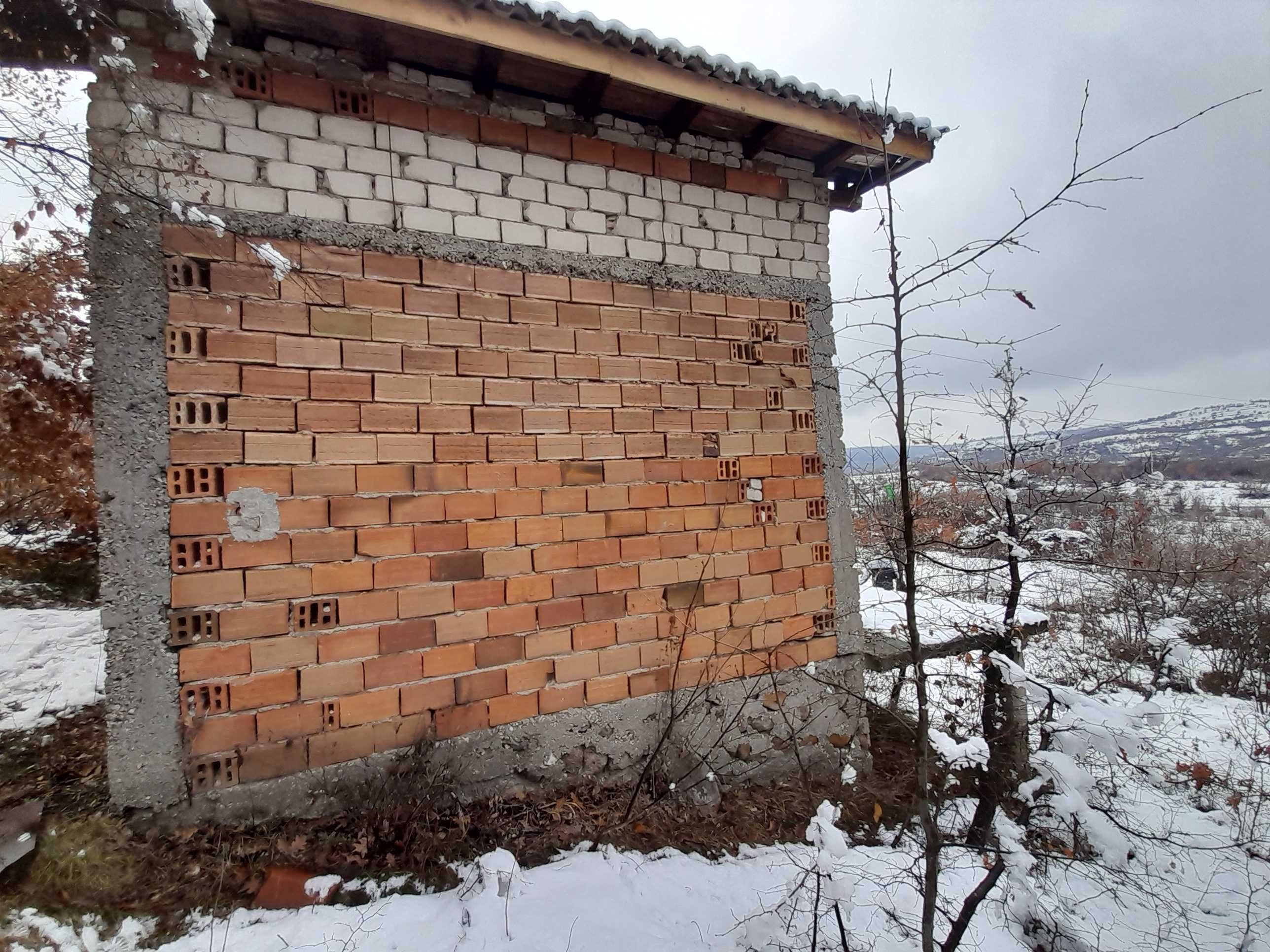 Парцел с малка вила в с.Бяга