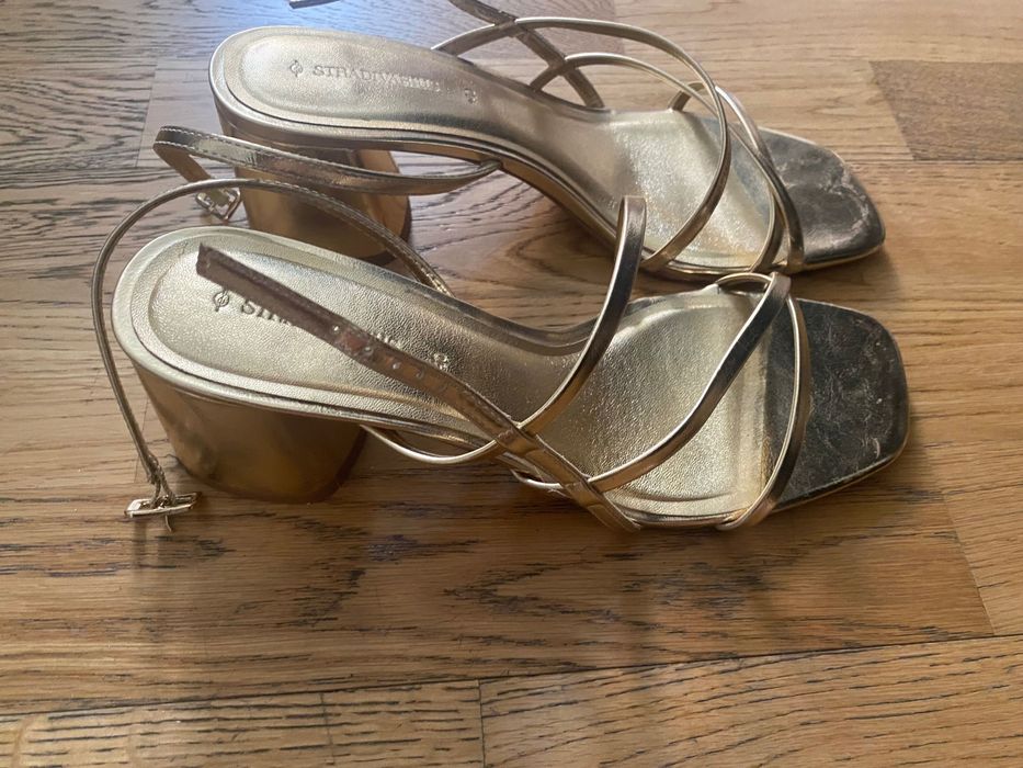 Tocuri aurii confortabile