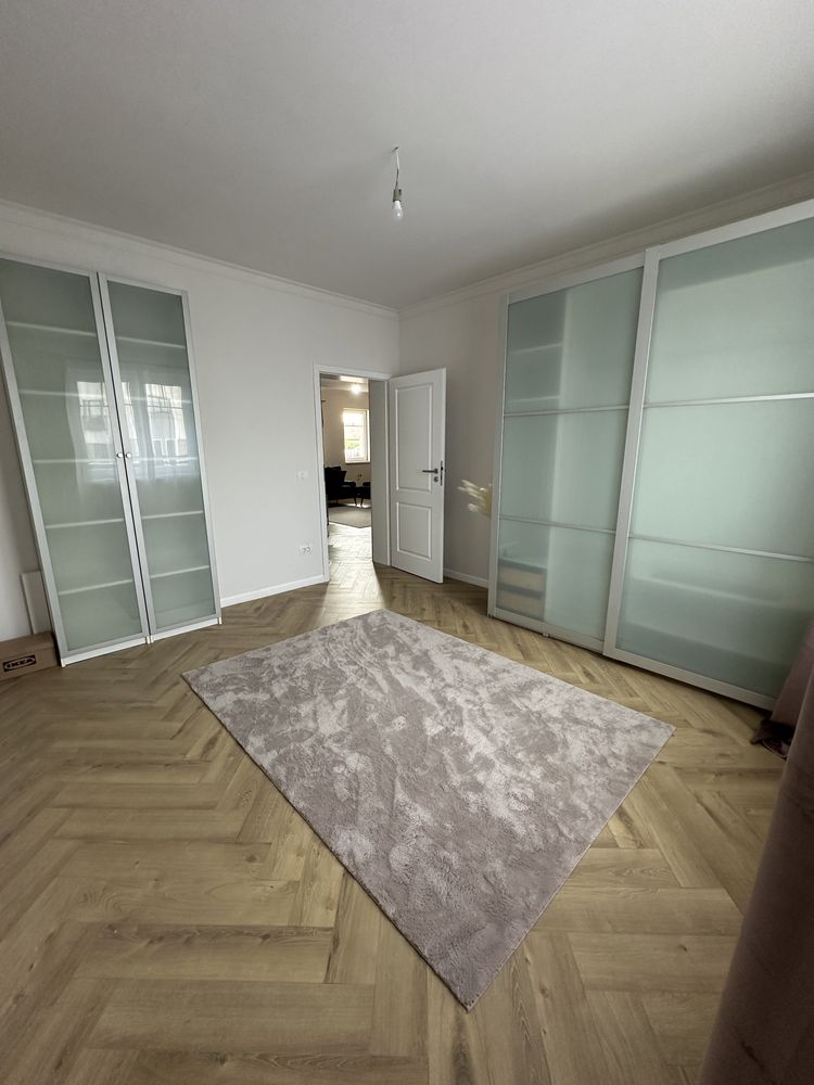 Inchiriez apartament 3 camere plus curte