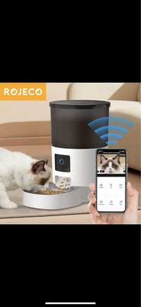 Hranitor Automat pentru pisici si caini, cu camera si wifi Nou