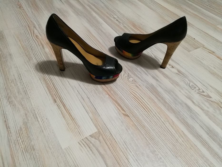 Продаются стильные туфли, на высоком каблуке
