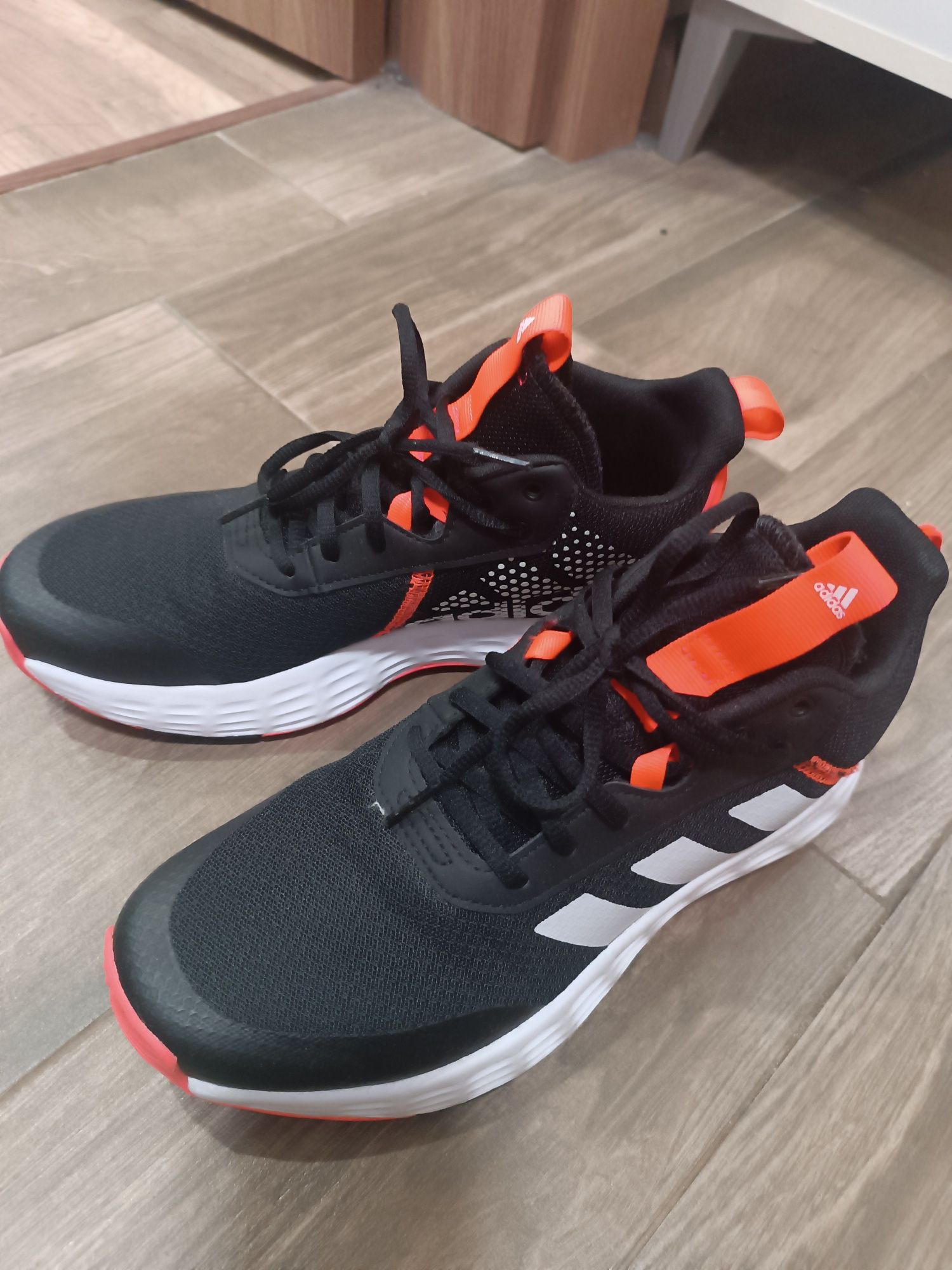 Яки маратонки adidas