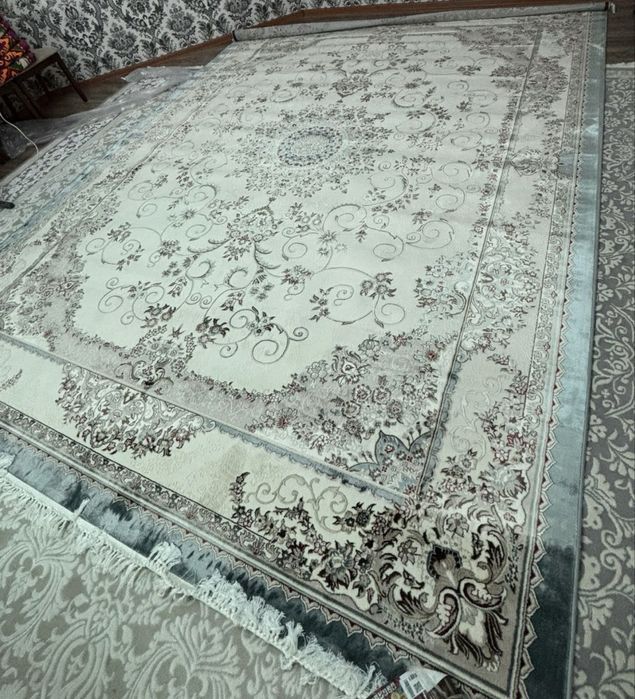 Новый ковер шелковый