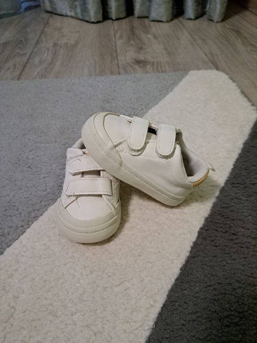 Adidasi h&m  marimea 18/19, fetite.