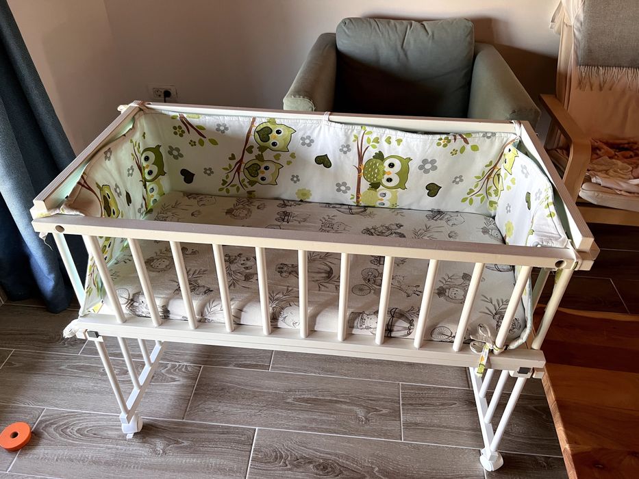 Patut co-sleeper de lemn. 90x45. saltea cocos