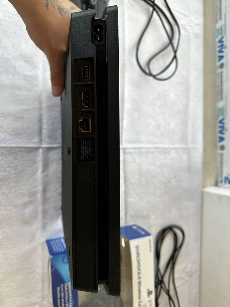 Playstation 4 Slim 1 TB