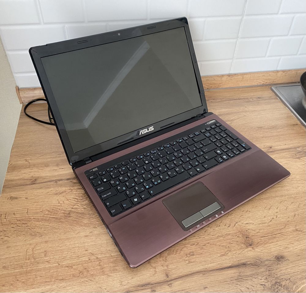 Ноутбук марки Asus core i5
