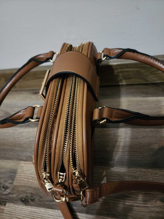 Дамска чанта  в кафяв цвят