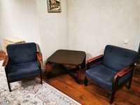 Продаю деревянные кресла и  стол. Советское качество.