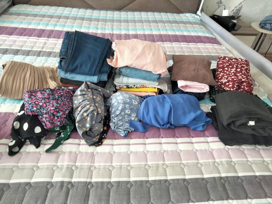 Отдам даром женские вещи 42 го размера