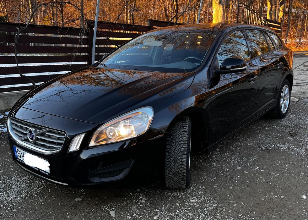 Vând Volvo V60 D2