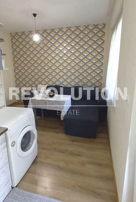 Тристаен апартамент в района на Зимно кино Тракия!