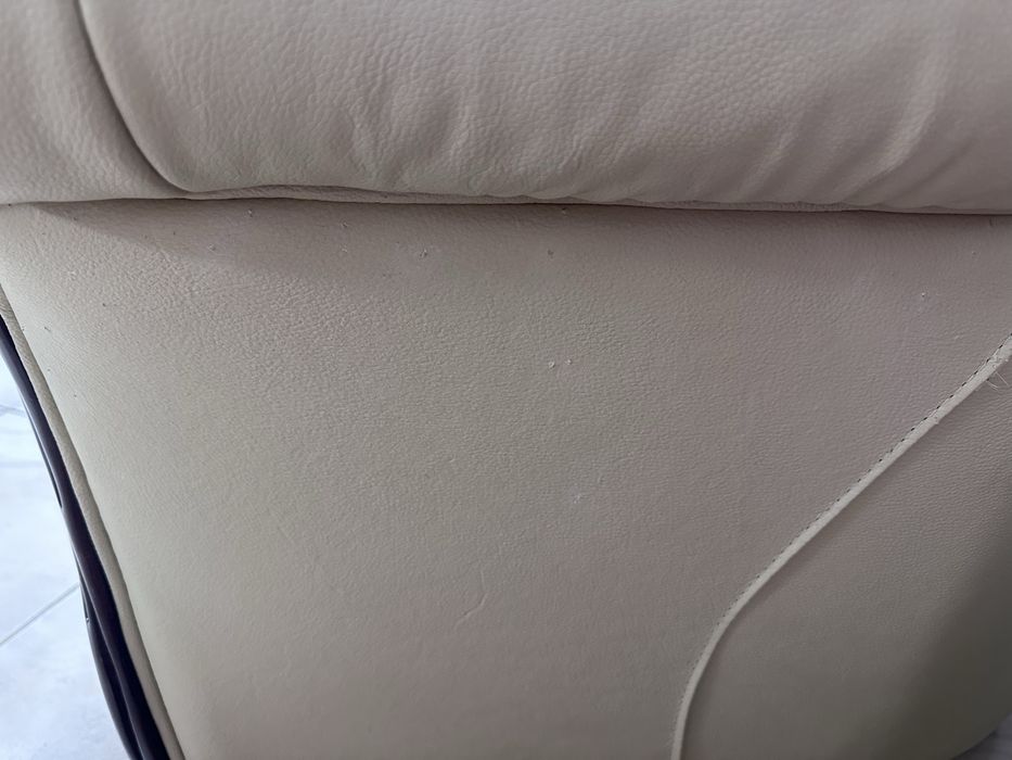 Vând set elegant de canapele din piele naturală și lemn masiv