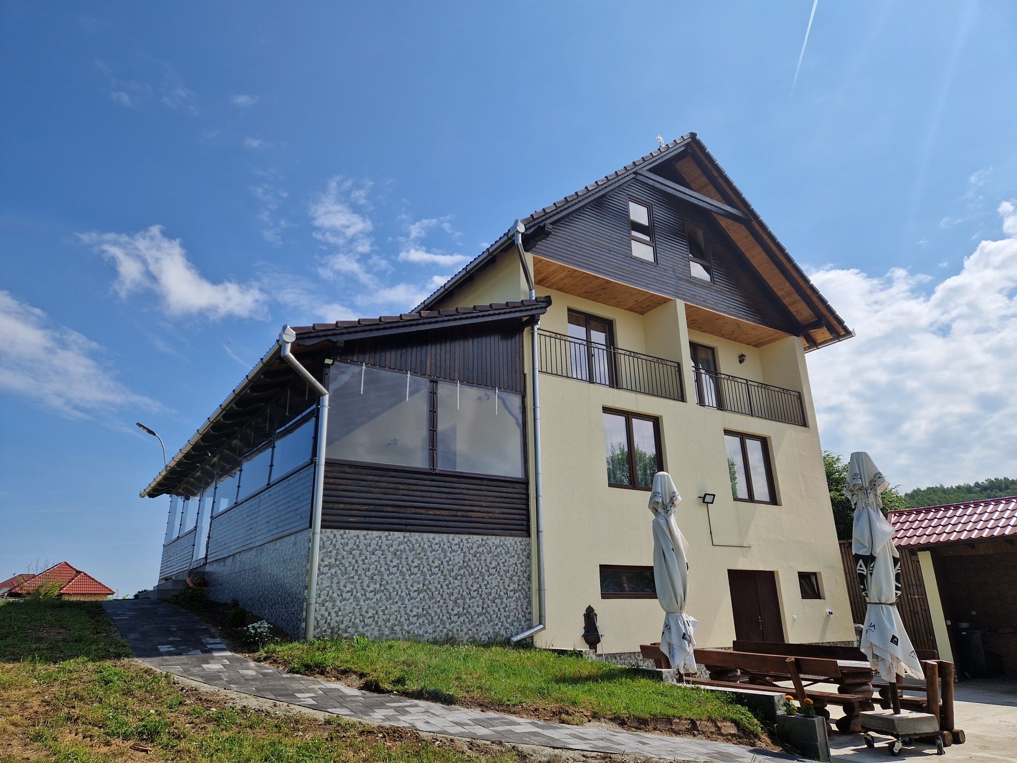 Cabană la munte cu ciubăr/jacuzzi