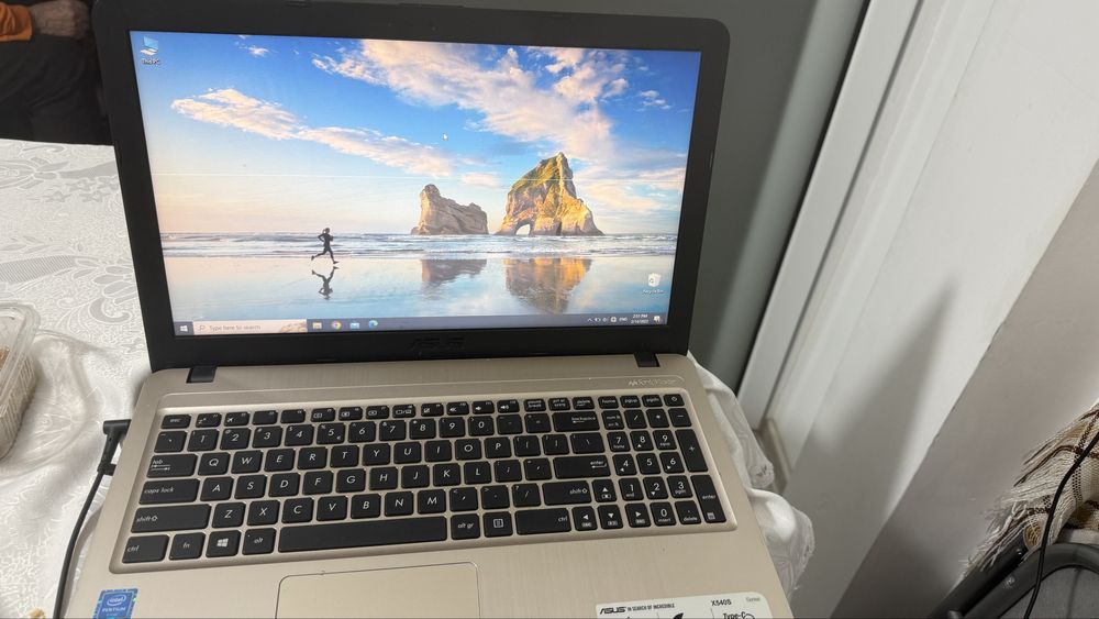 De vanzare laptop asus x540s