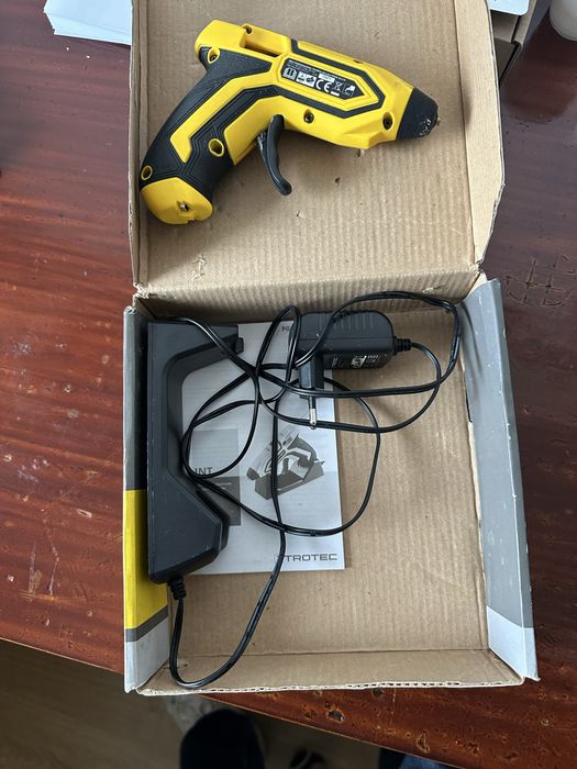 Vand sau achimb pistol de lipit cu batoane de silicon cu acumulator