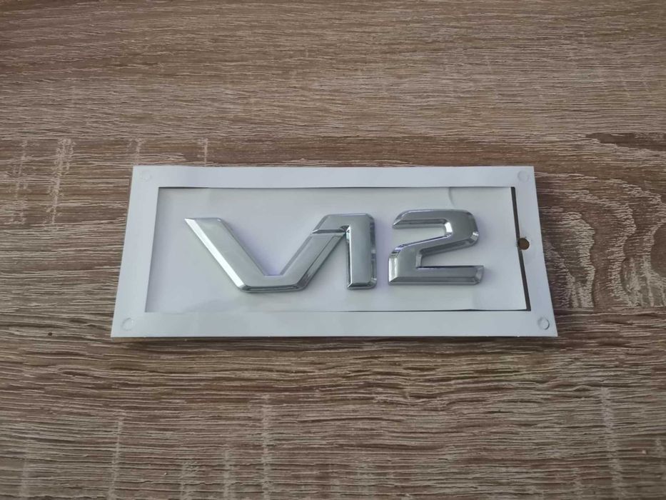 сребриста емблема Mercedes V12 стар фонт