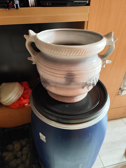 Ghiveci din ceramică