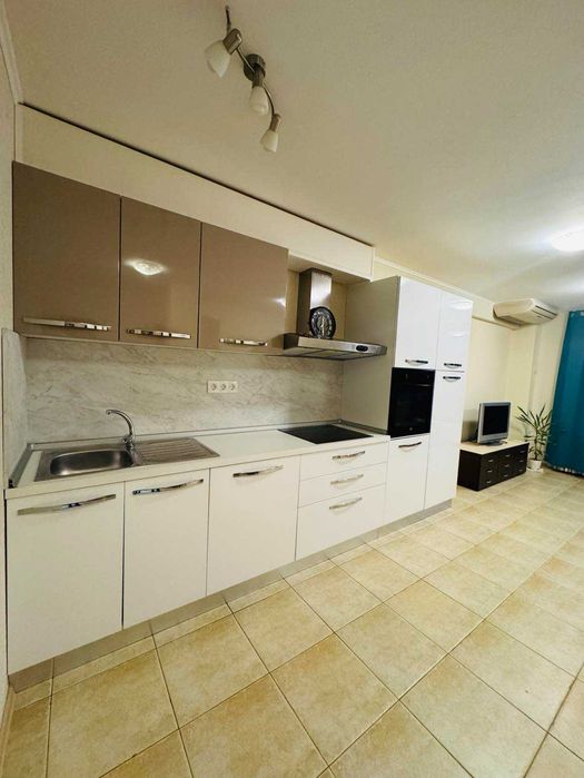 Дава се под наем Двустаен апартамент в Бургас, Център - 80 кв.м за 459 € - Снимка #3