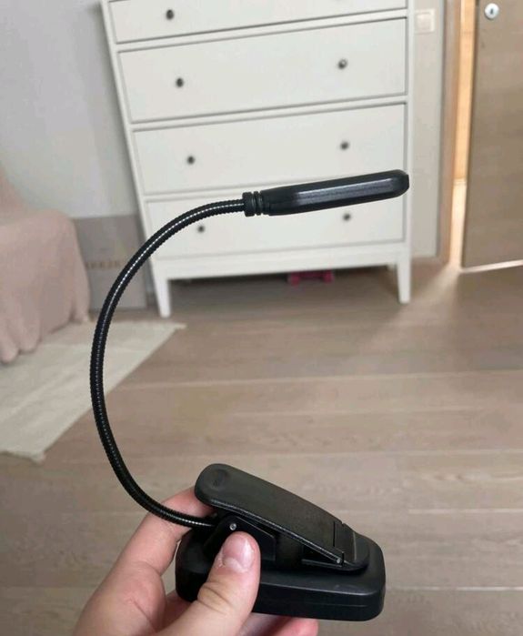 Лампа за четене с щипка