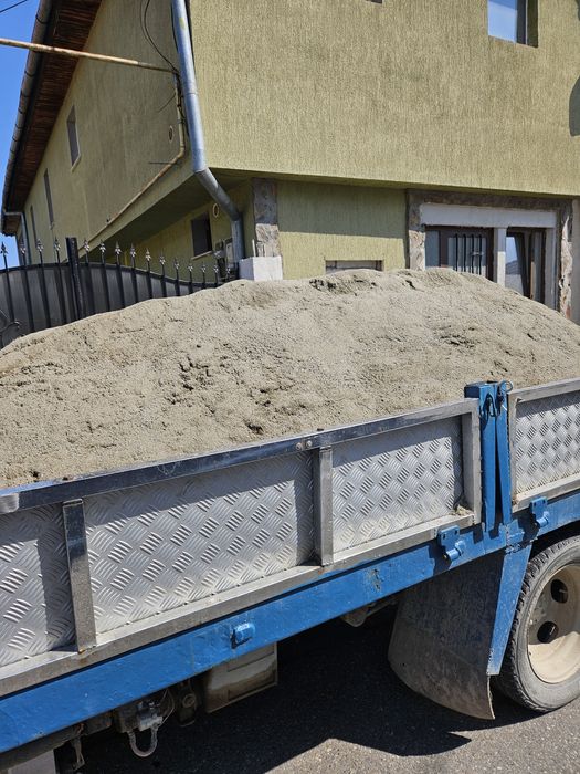 Transport nisip,pietriș,moloz.