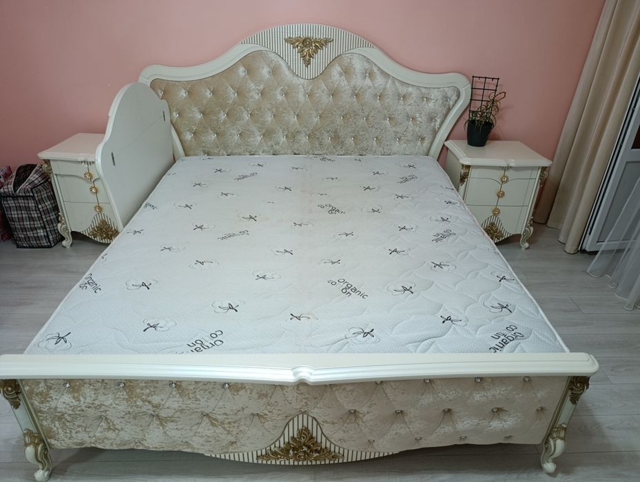 Продаю двуспальную кровать