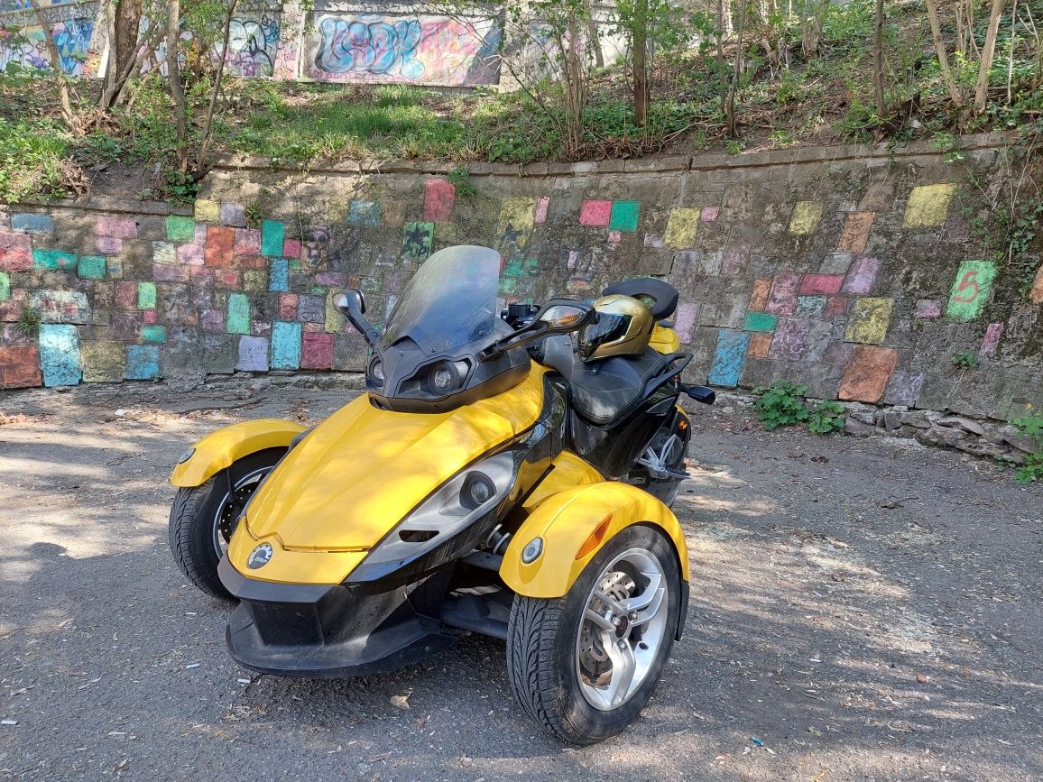 Vand/Schimb /Can am spyder rs se conduce cu B