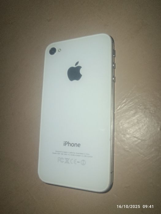 iPhone 4s holati yaxshi kabel bor Siniqlar yoʻq