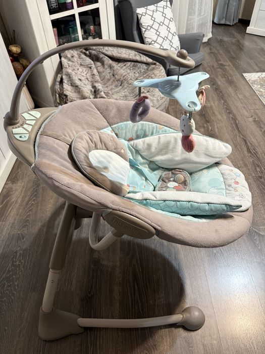 Бебешка люлка / шезлонг с функция люлеене, звък и вибрация.