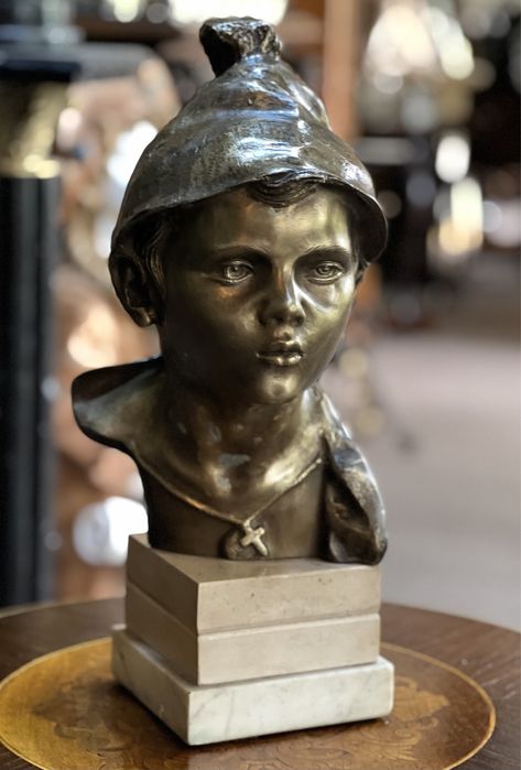 Statuetă veche din Bronz *** vintage / antic / vechi / retro ***