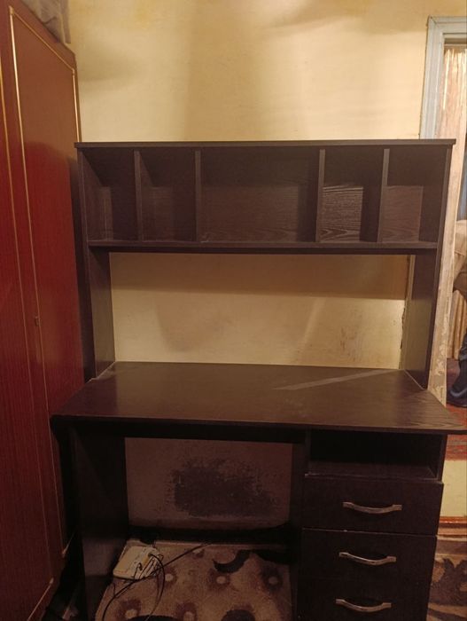 Продам стол за 500 тысяч сум