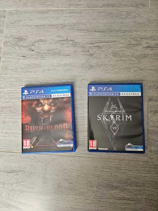 Vand PS4 2 controlere si kit VR1