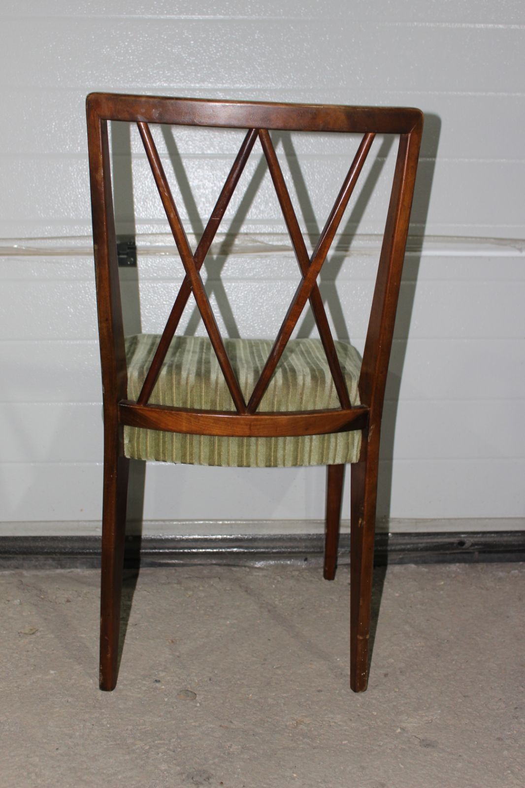 Ретро трапезни столове с оплетка от дърво за облегалка. Внос Холандия