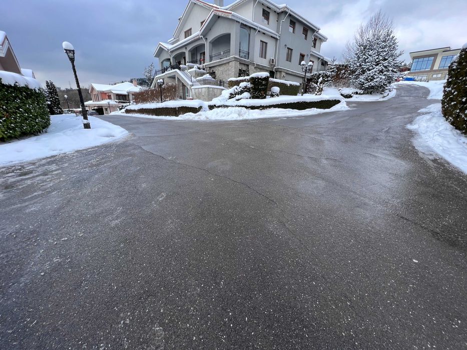 Снегопочистване на паркинги / комплекси / офиси от Mr. Donchev