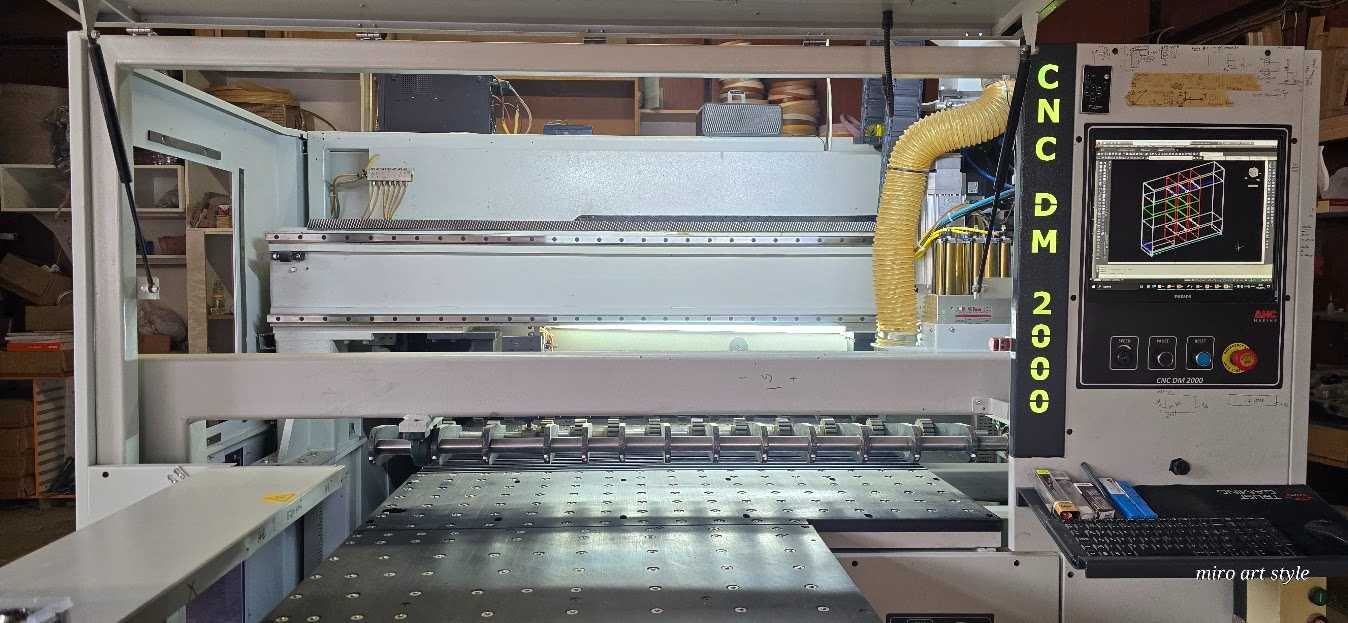CNC пробивна машина с 4,5 kW фрезови рутер DM 2000 CNC