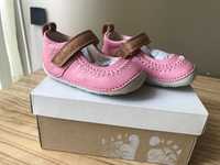Нови обувки Clarks Little Atlas бели и розови, нови размер 18