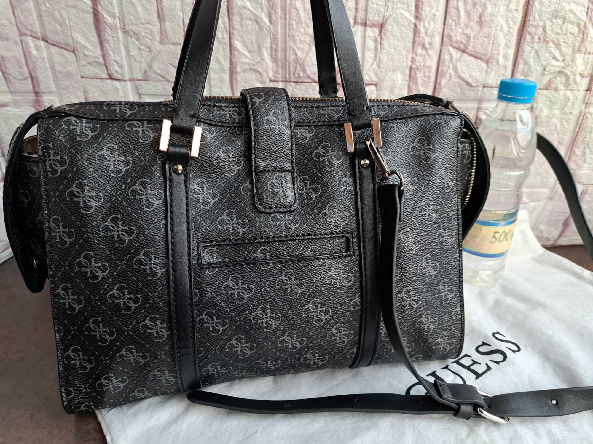 дамска чанта GUESS,черна с две дръжки,гес