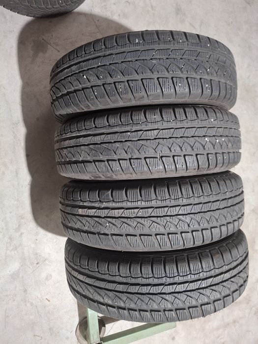 4 Anvelope de iarnă 175 65 r15 Dunlop