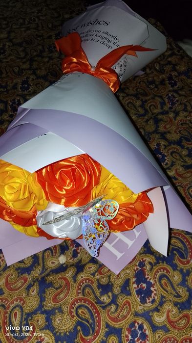 Suniy gullar sotiladi